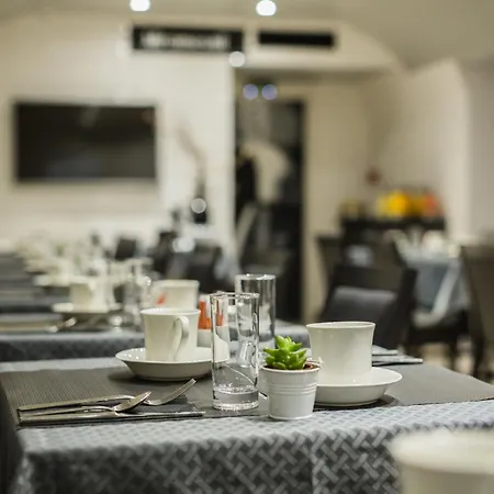 Park Lane Hotel